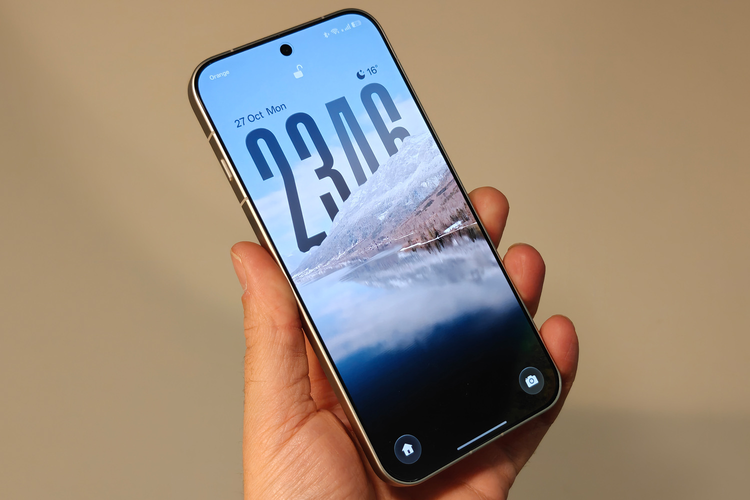 Oppo Find X9 Pro review in hand lock screen