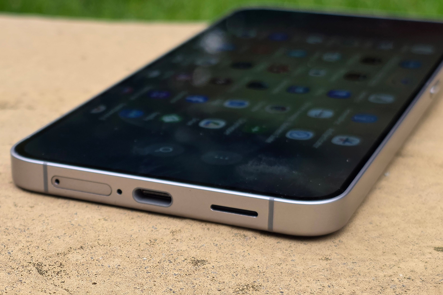 Samsung Galaxy S25 FE review USB
