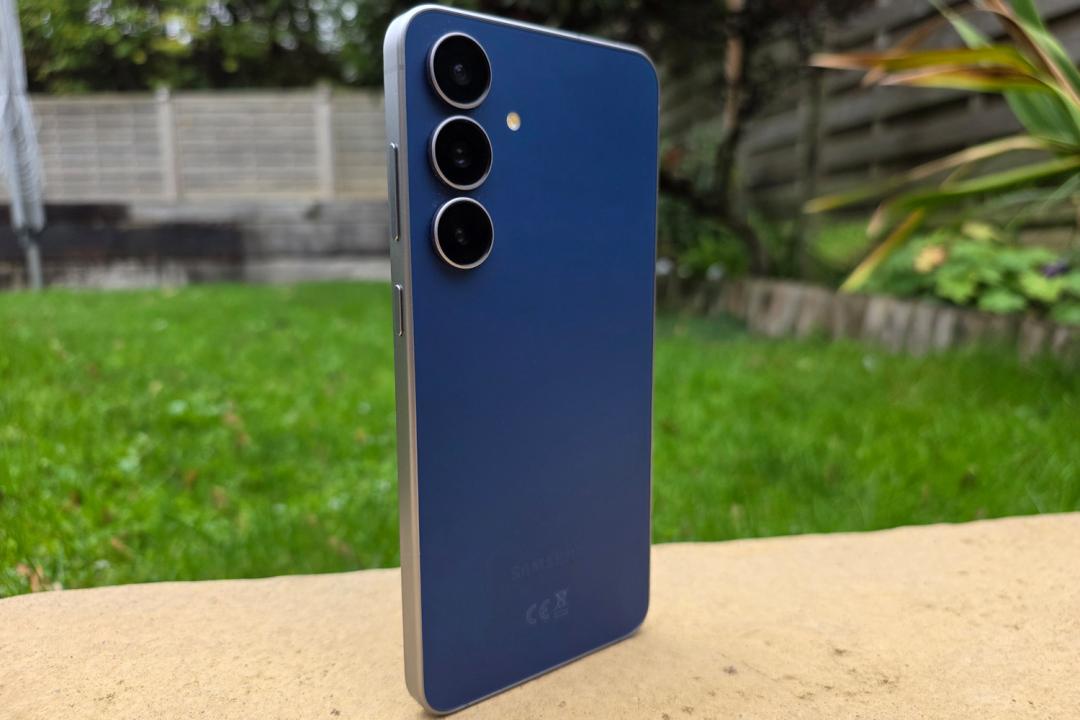 Samsung Galaxy S25 FE review lead