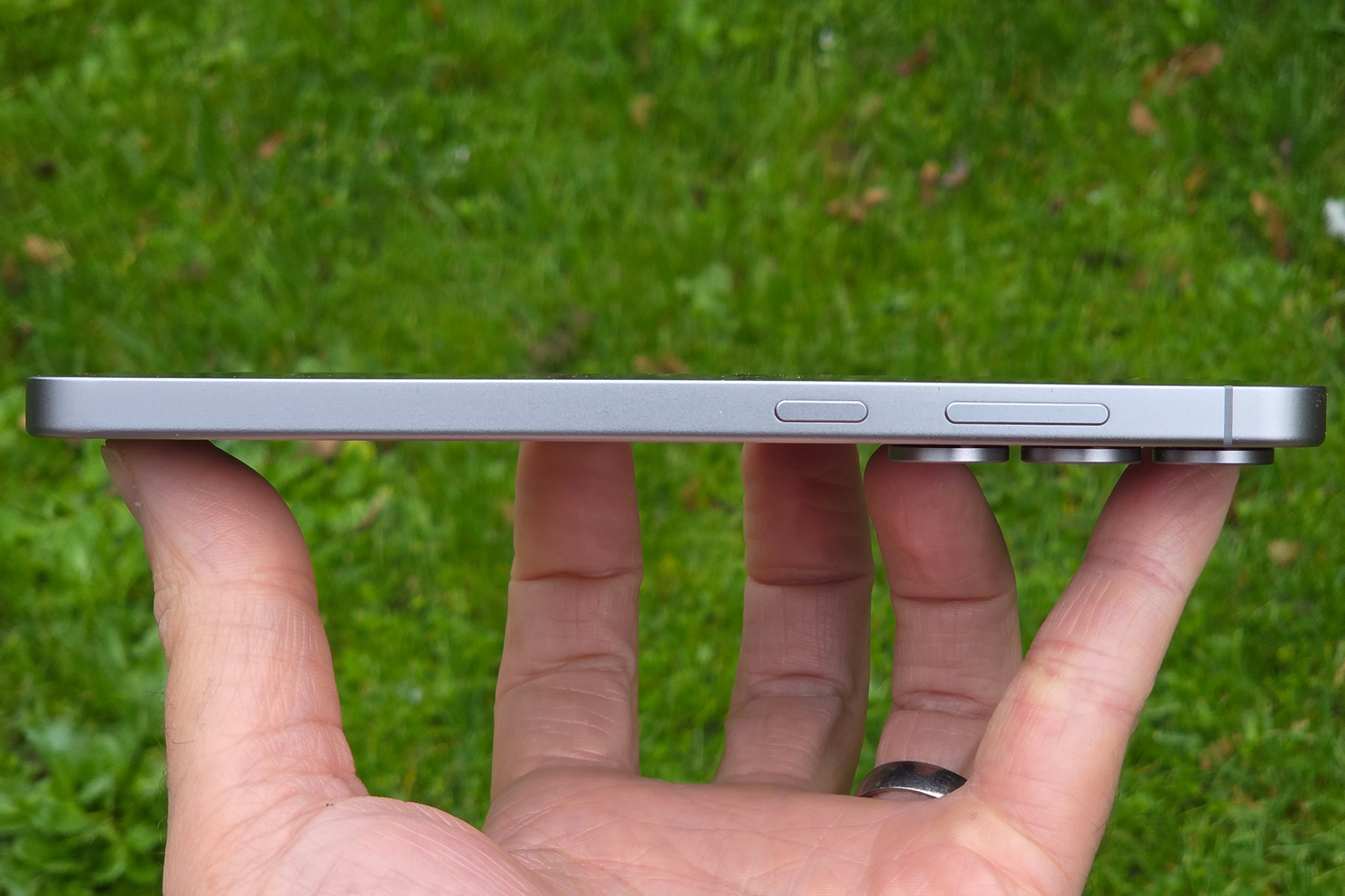 Samsung Galaxy S25 FE review side profile