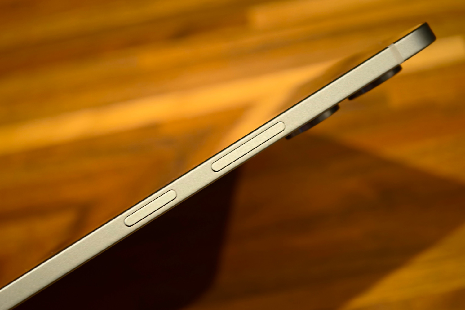 Samsung Galaxy Tab S11 Ultra review buttons