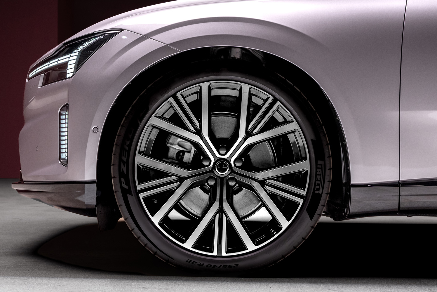 Volvo ES90 drive 2025 alloy wheels