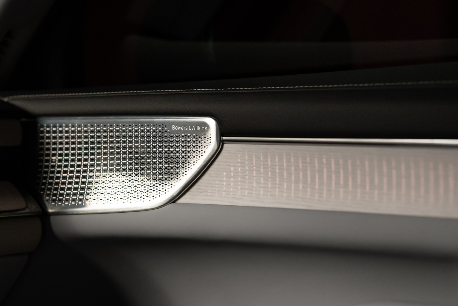 Volvo ES90 drive 2025 speaker door