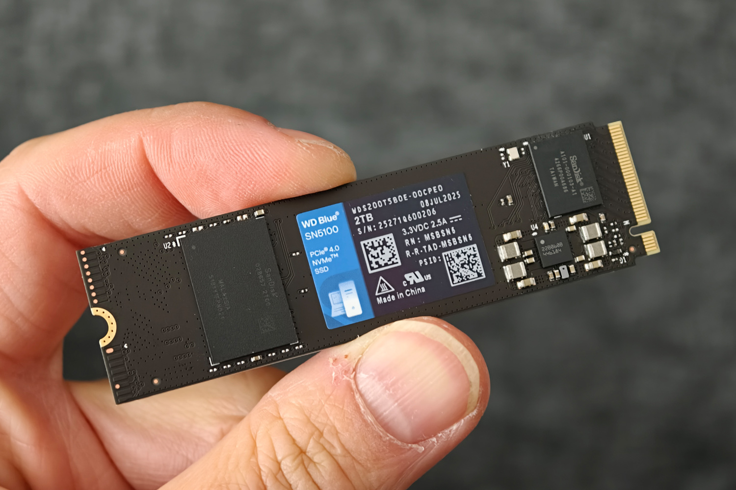 WD Blue SN5100 SSD front