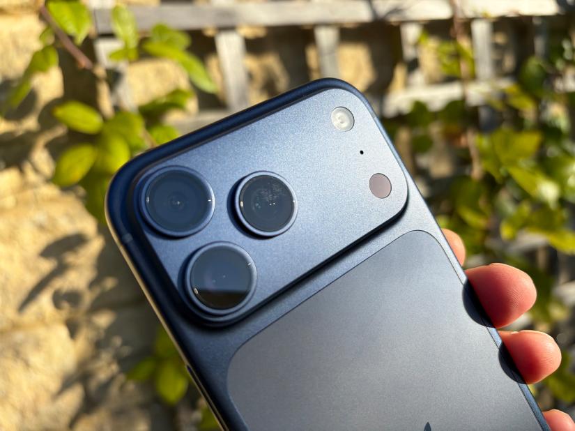 Want more exciting photos on your iPhone? Google’s Snapseed app brings retro film vibes to your shots