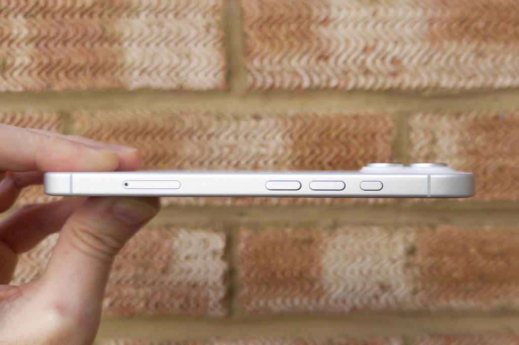 iPhone 17 thin