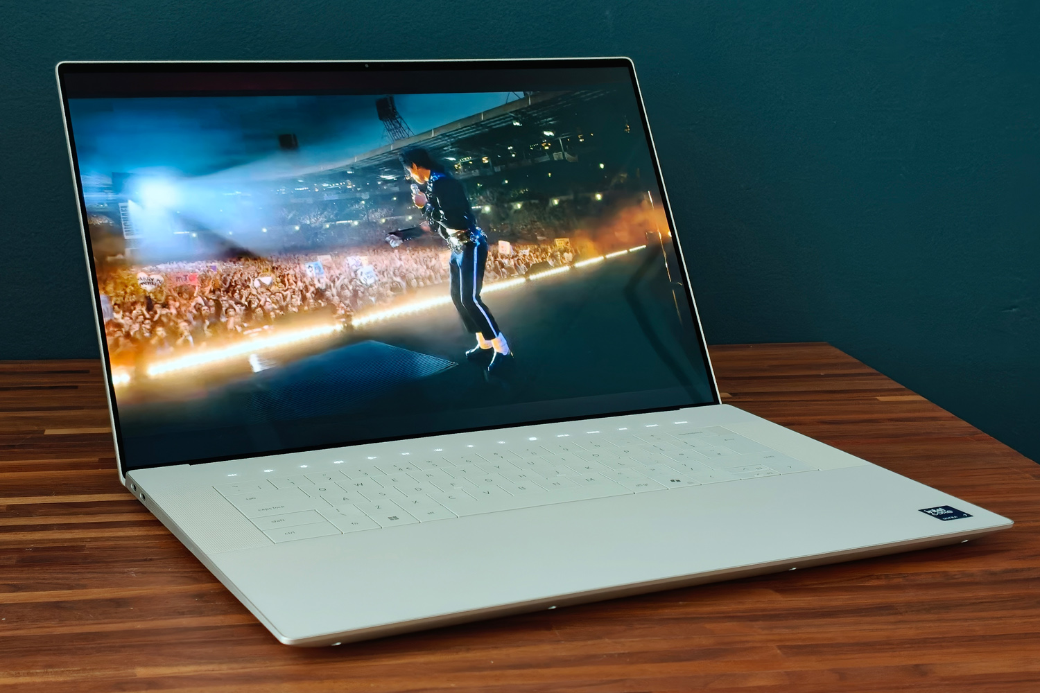 Dell 16 Premium review display
