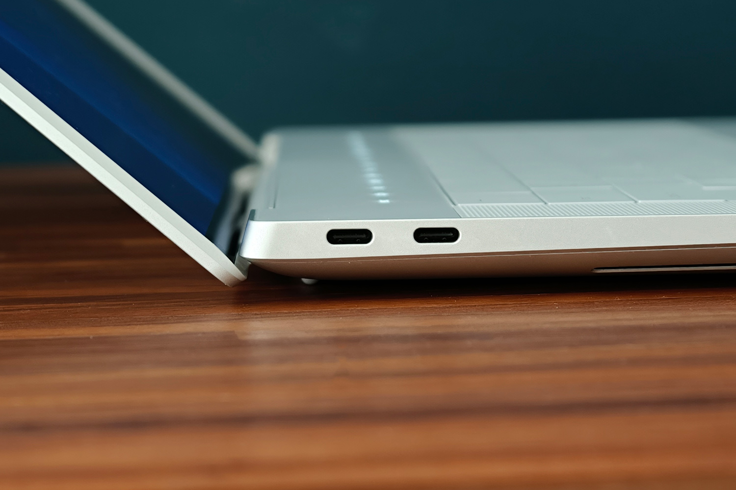 Dell 16 Premium review ports left