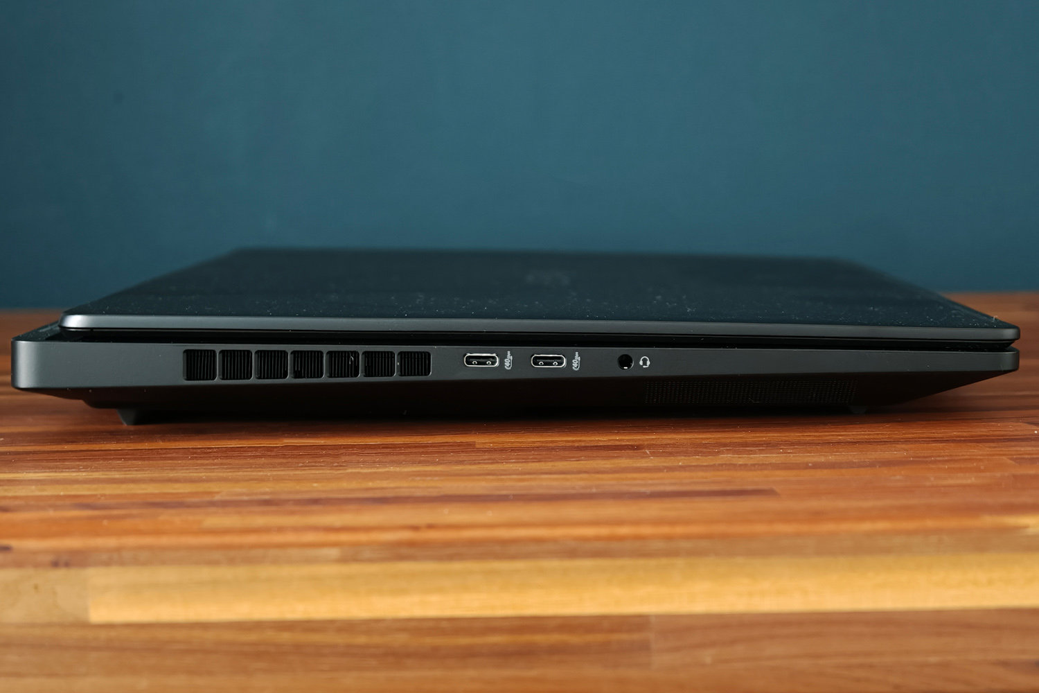 HP Omen Max 16 review ports left