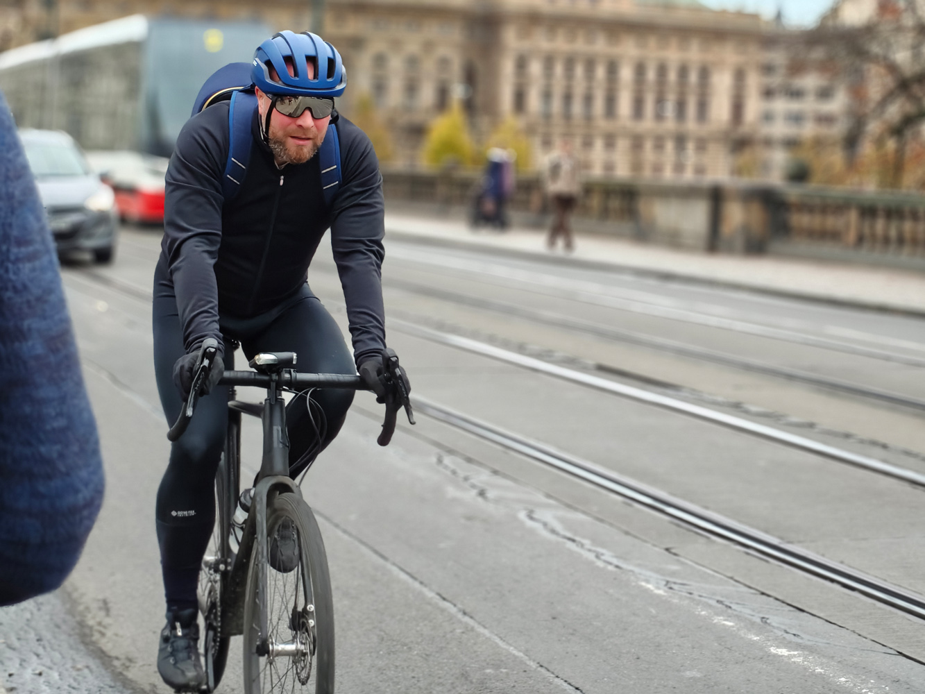 OnePlus 15 camera samples cyclist