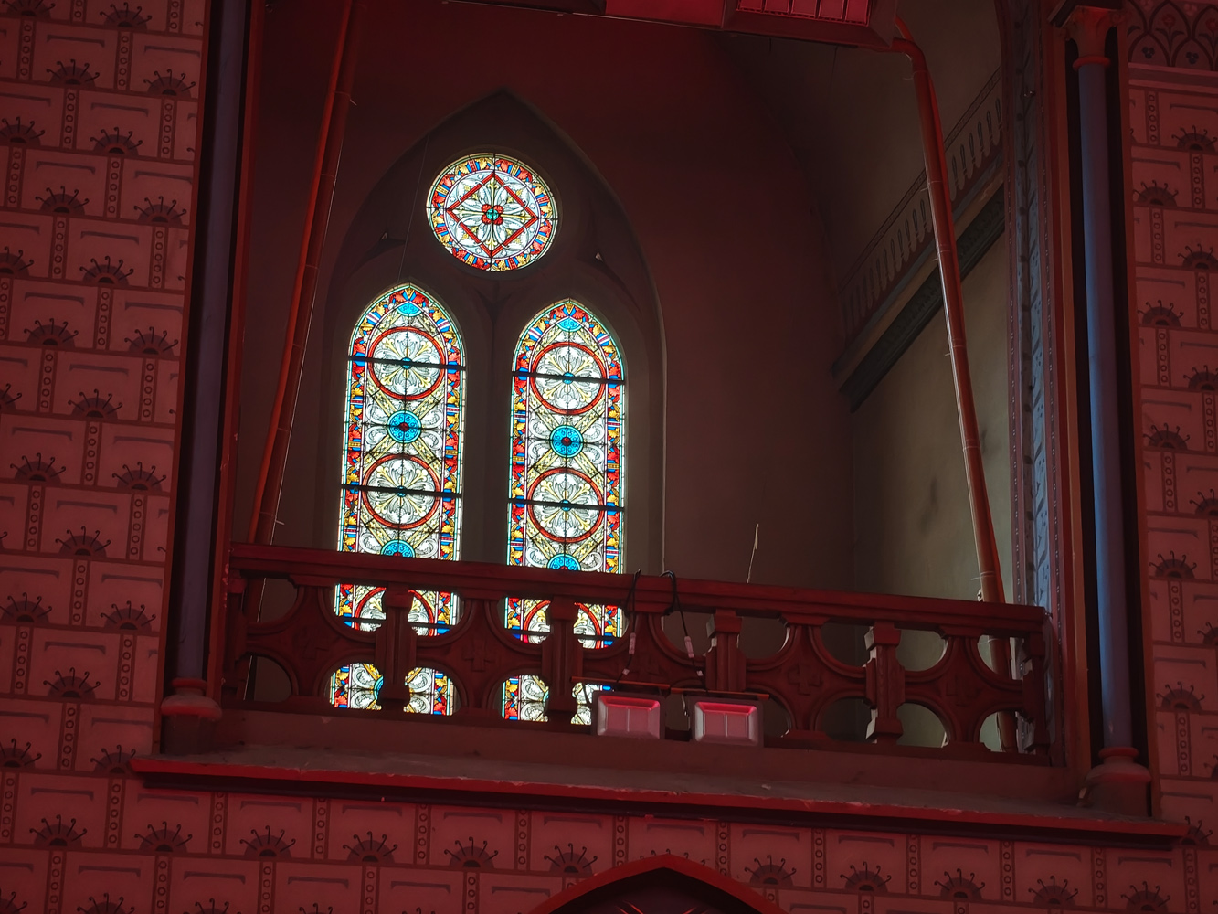 OnePlus 15 camera samples low light church 1x