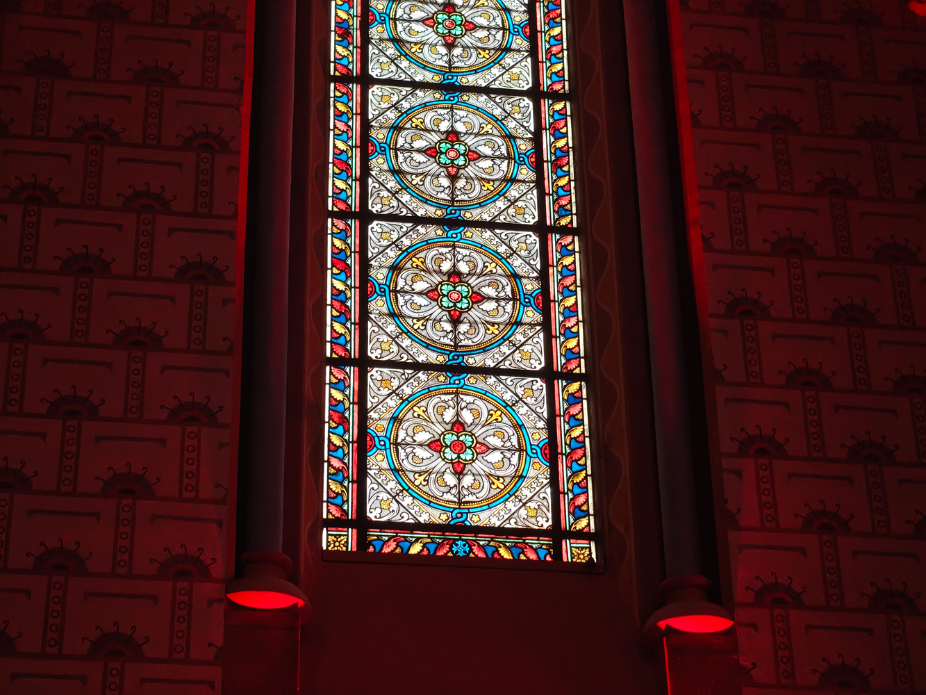 OnePlus 15 camera samples low light church 3x