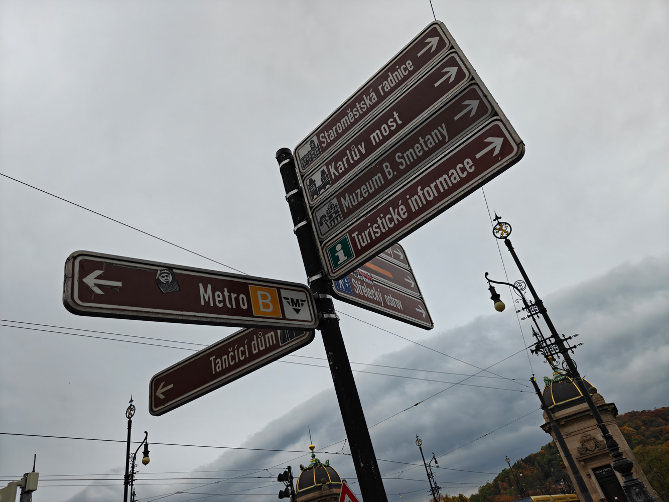 OnePlus 15 camera samples signpost