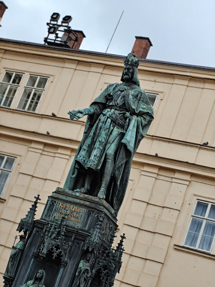 OnePlus 15 camera samples statue
