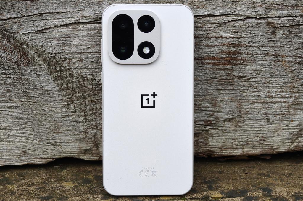 OnePlus 15 review rear