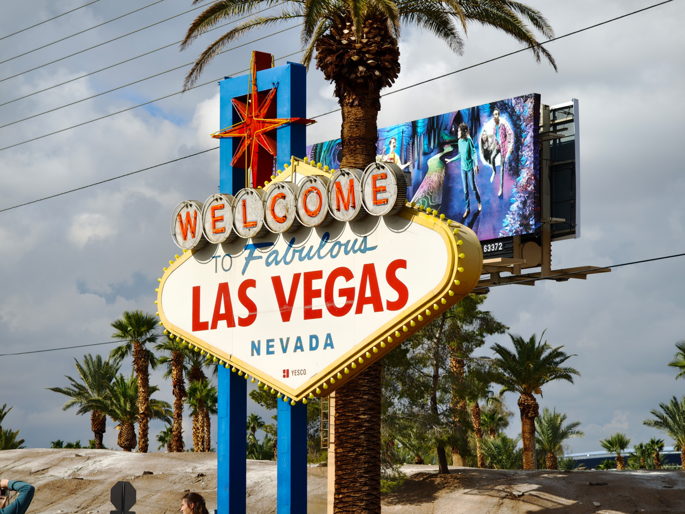 Poco F8 Ultra camera samples Vegas sign