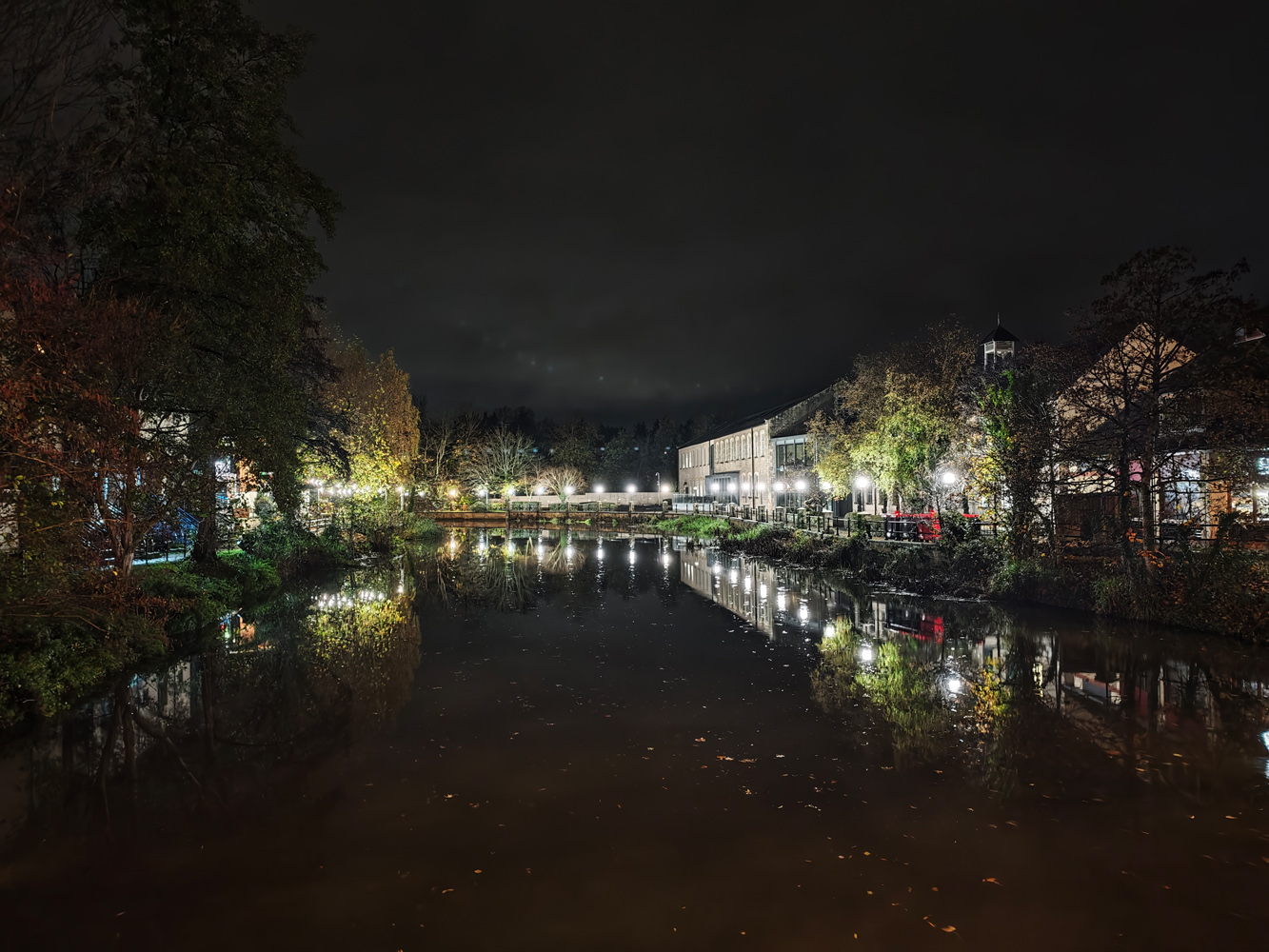Poco F8 Ultra camera samples low light river
