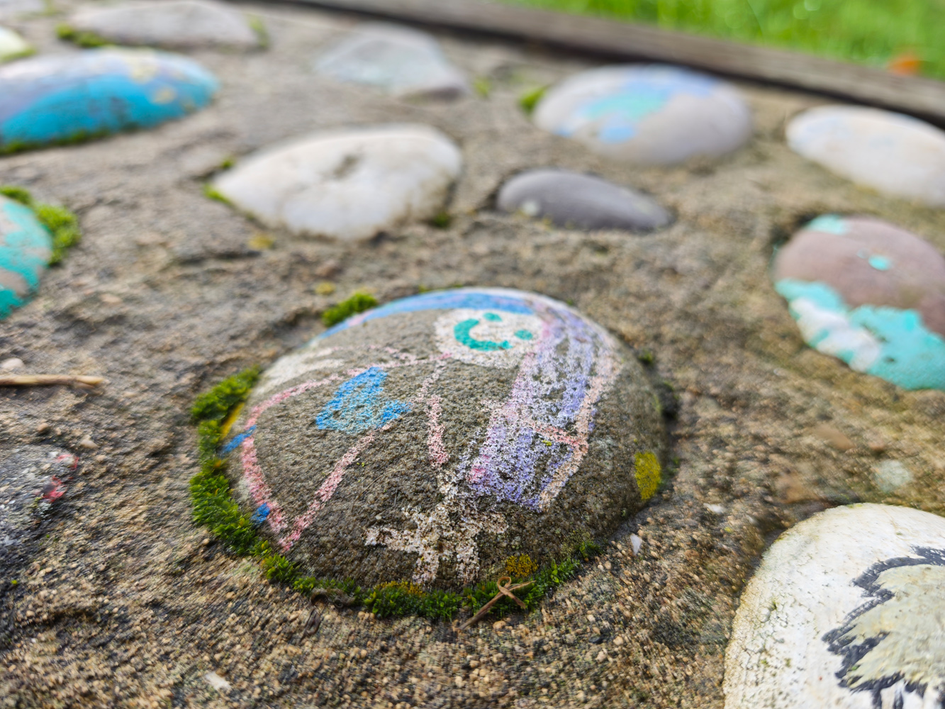 Poco F8 Ultra camera samples pebble