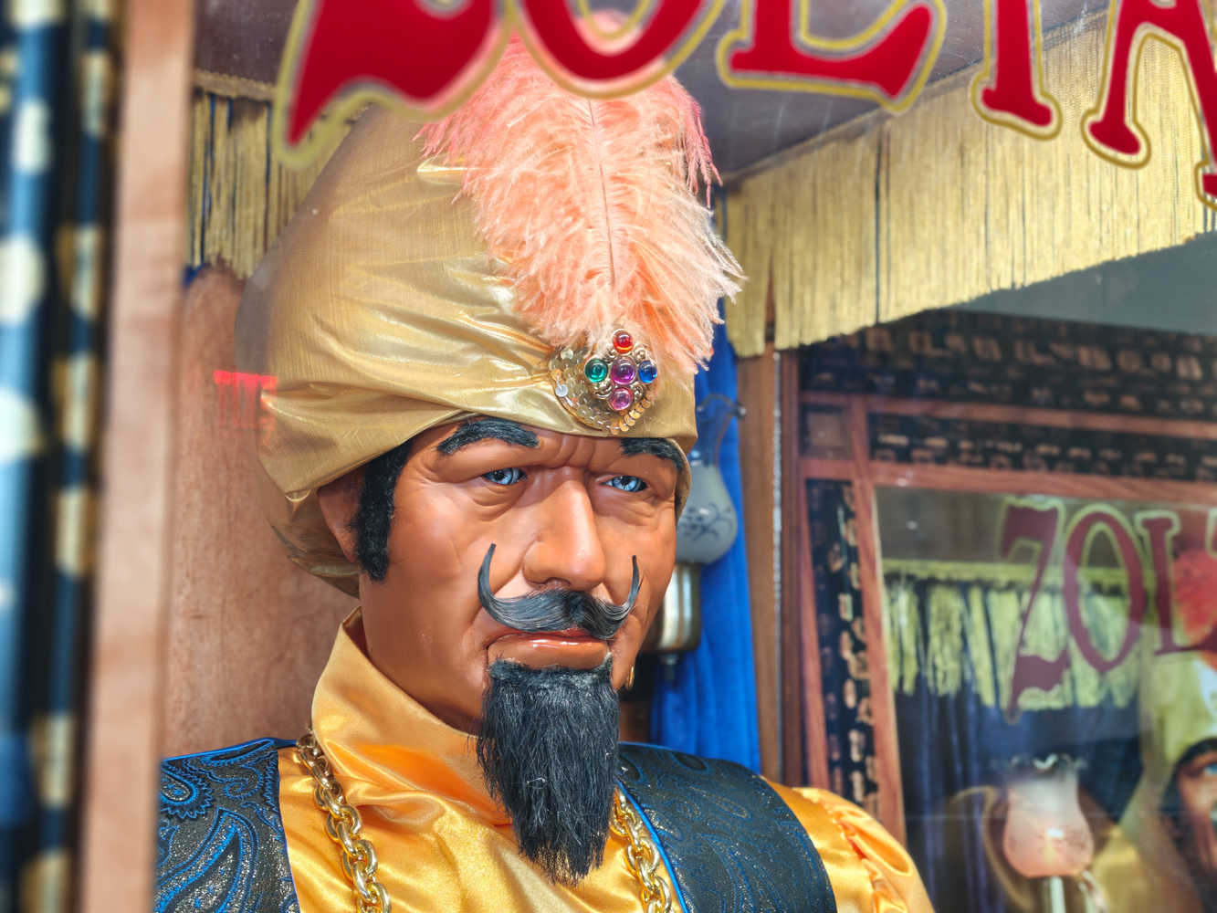 Poco F8 Ultra camera samples portrait Zoltar