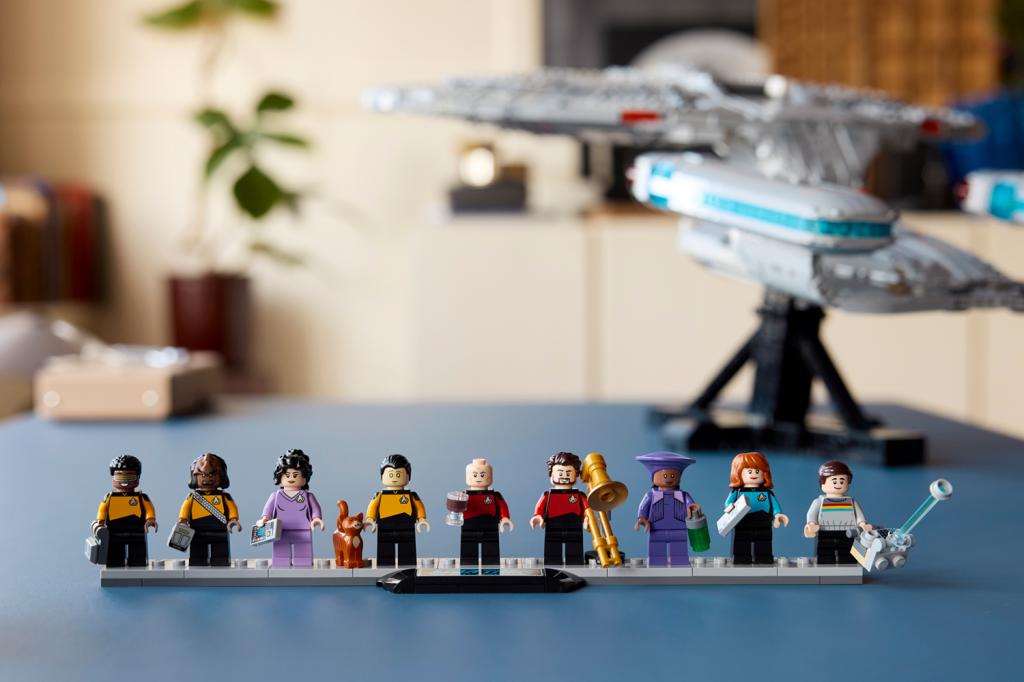 Lego Star Trek U.S.S. Enterprise minifigs