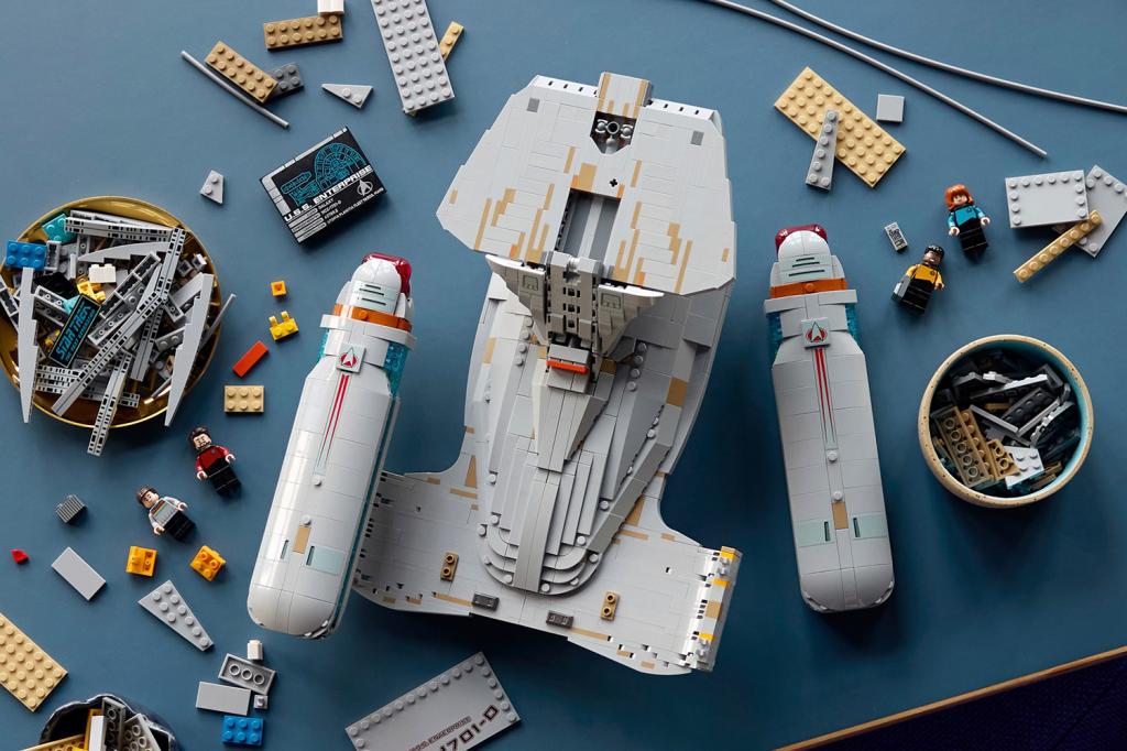 Lego Star Trek U.S.S. Enterprise being built
