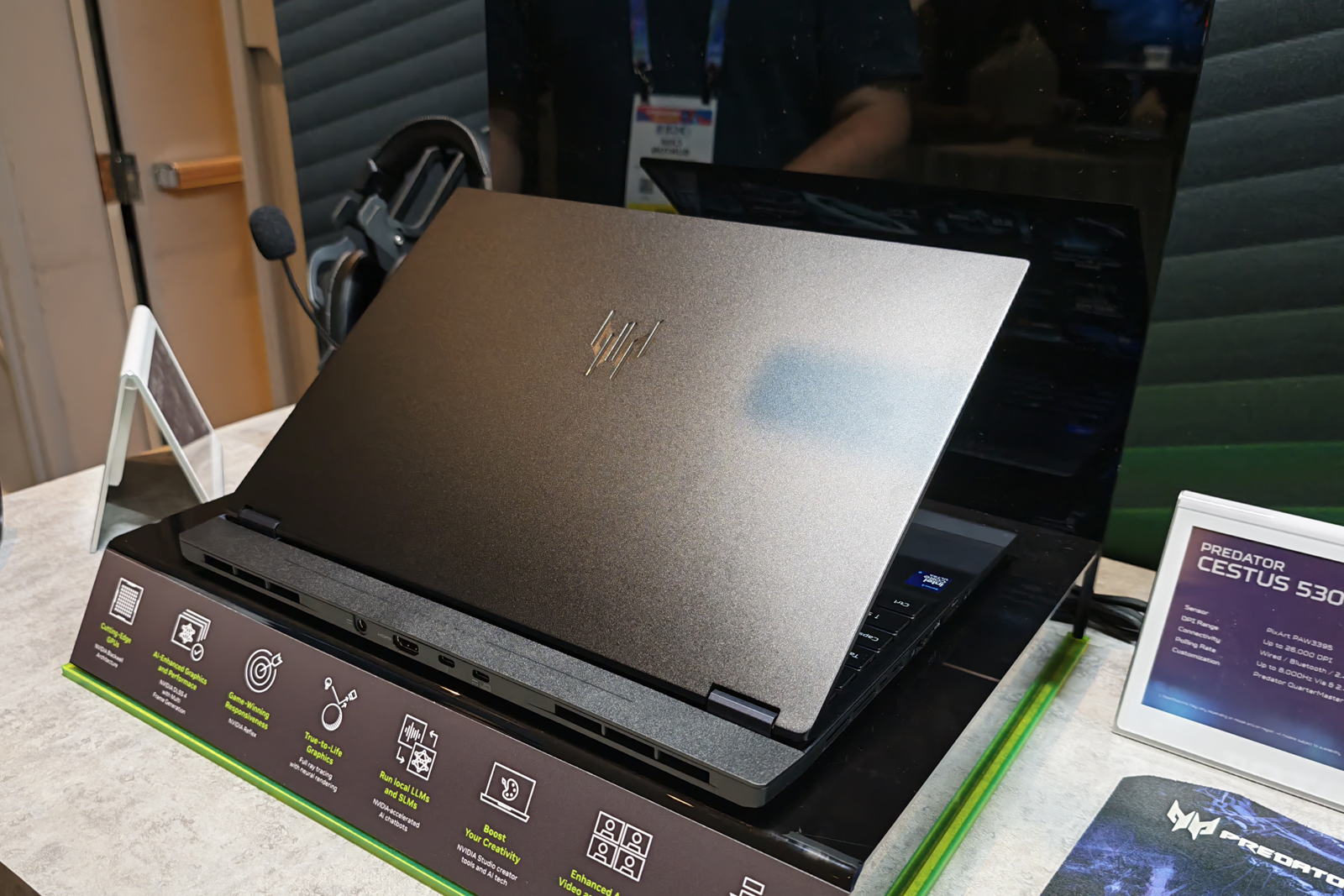 Acer Nitro V 16 AI CES 2026 lid