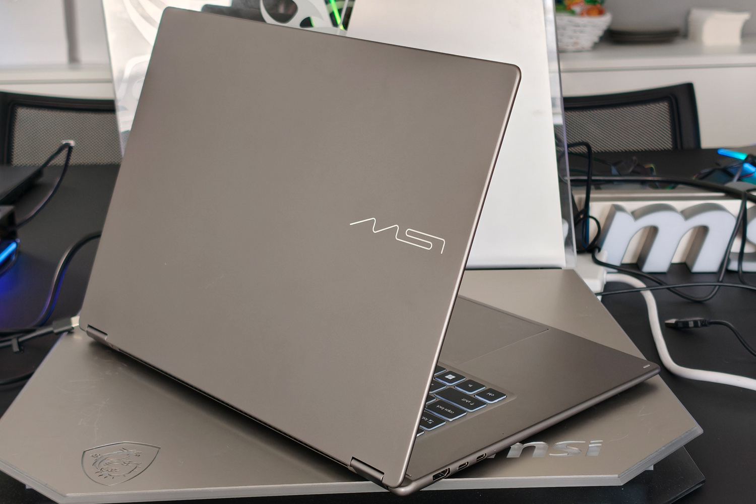 MSI Prestige 16 Flip AI+ CES 2026 lid