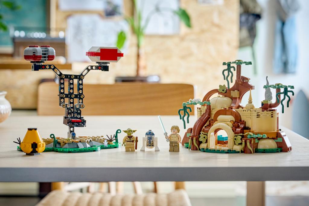 Lego Smart Play Yoda’s Hut and Jedi Training