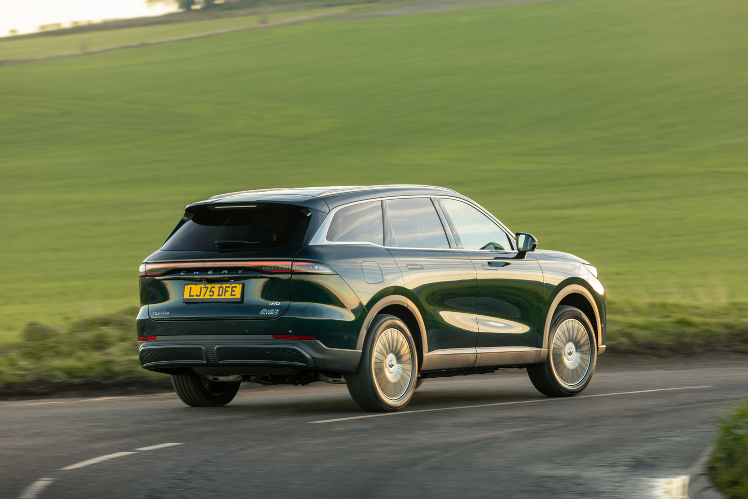 Chery Tiggo 9 Summit PHEV cornering rear