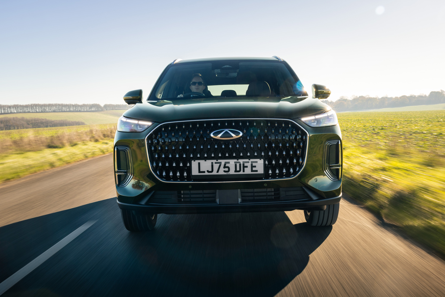 Chery Tiggo 9 Summit PHEV on road front