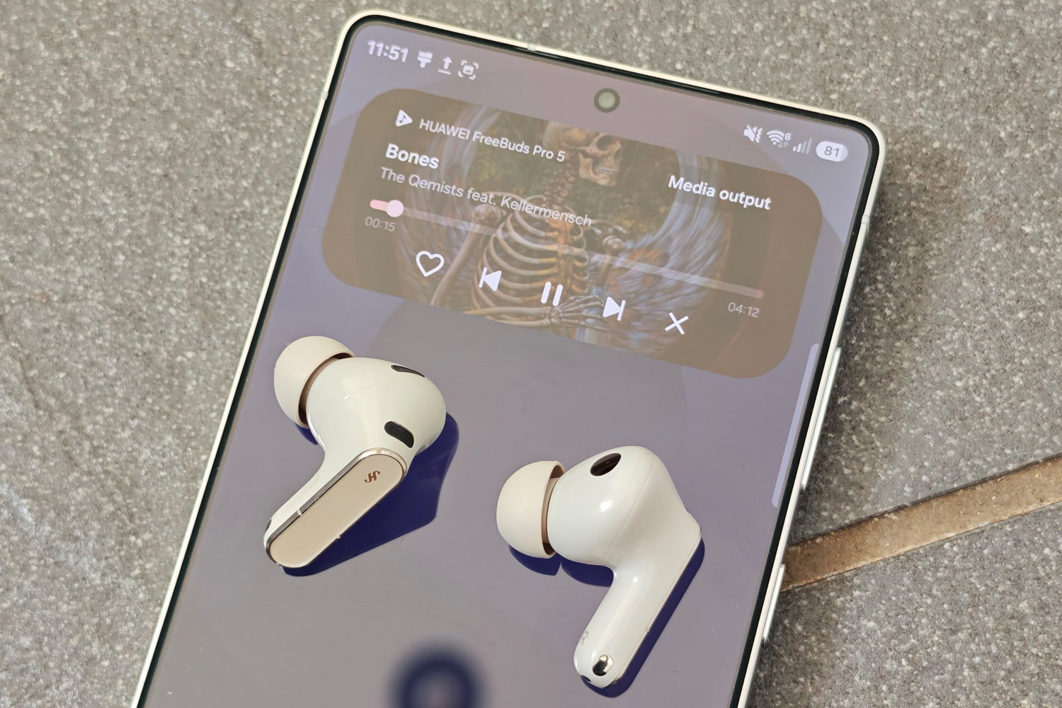 Huawei Freebuds Pro 5 review with phone