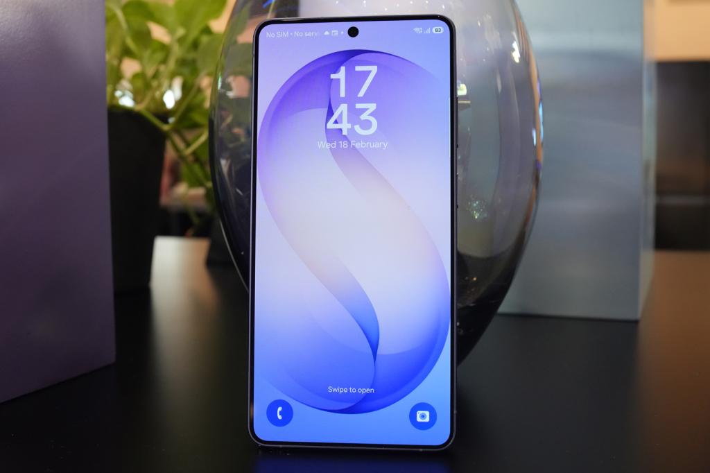 Samsung Galaxy S26 Ultra hands-on lock screen