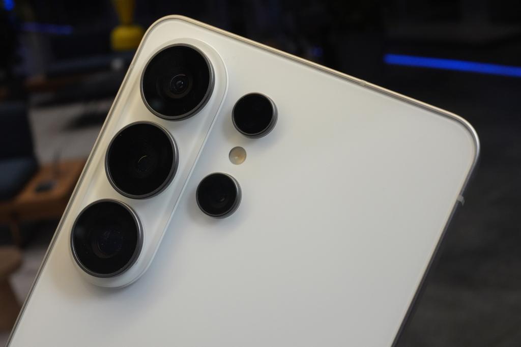Samsung Galaxy S26 Ultra hands-on rear cameras