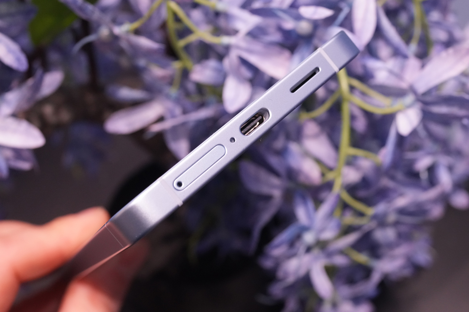 Samsung Galaxy S26 hands on USB