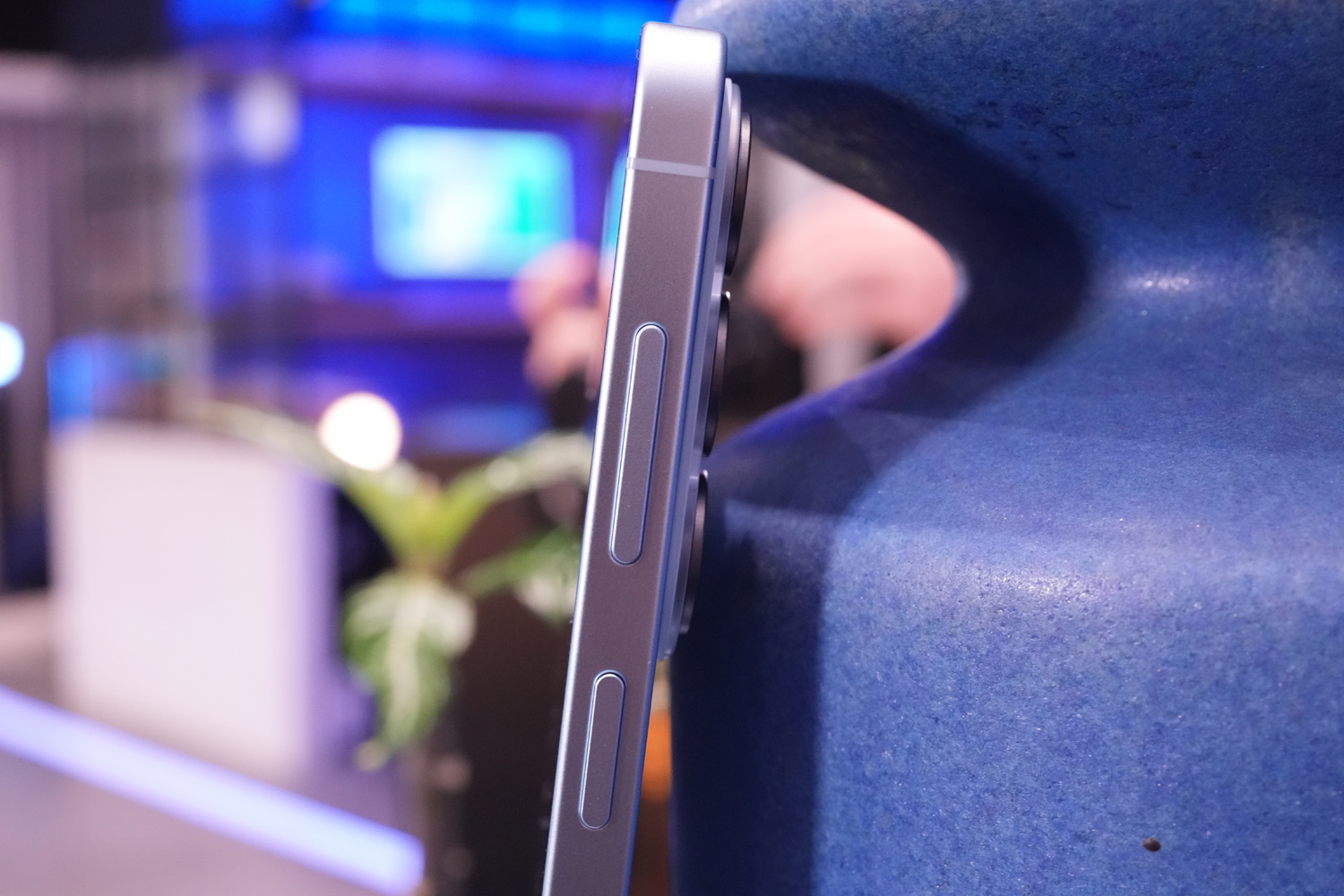 Samsung Galaxy S26 hands on side profile