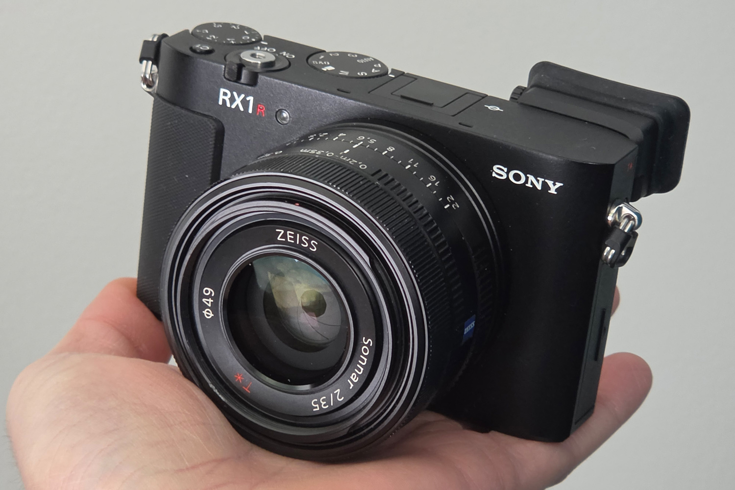 Sony RX1R III review in hand