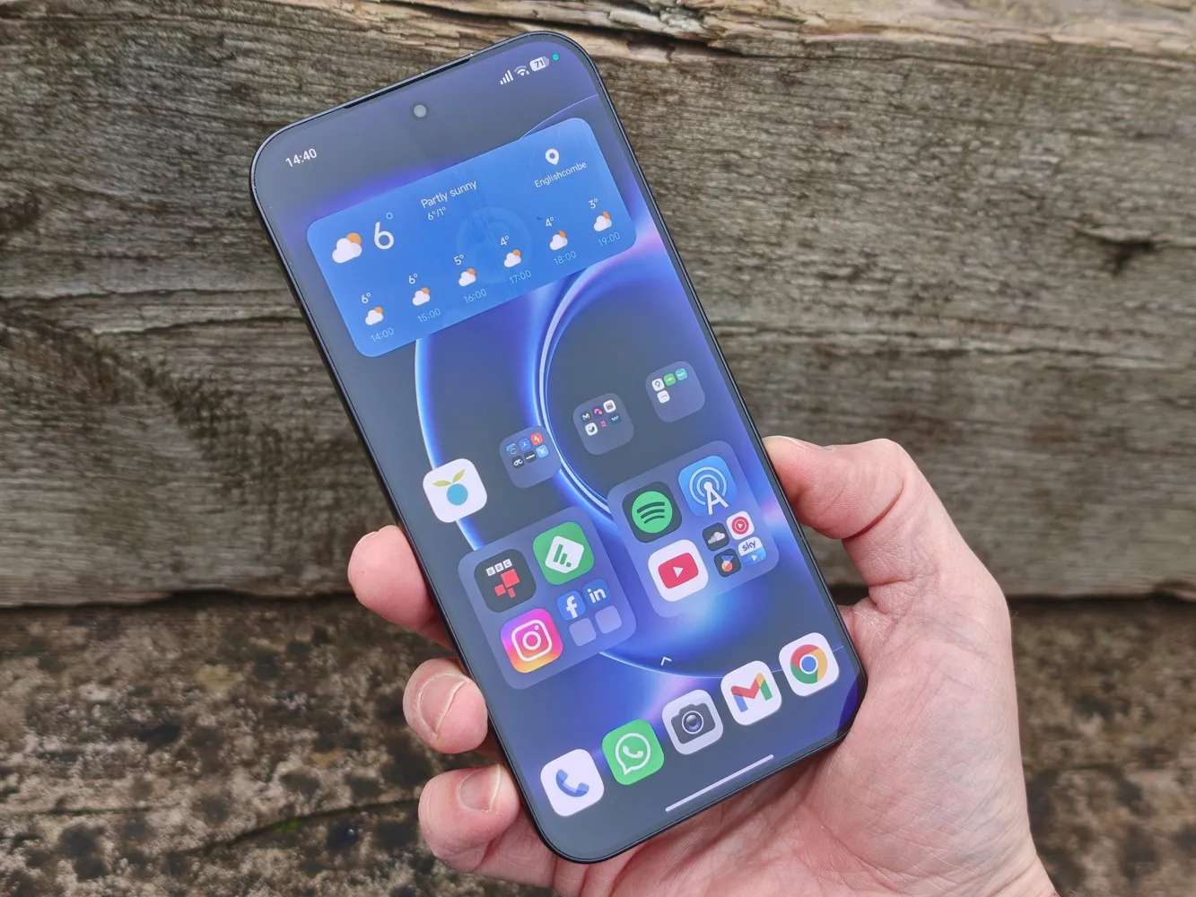 XIaomi 17 Ultra review in hand front