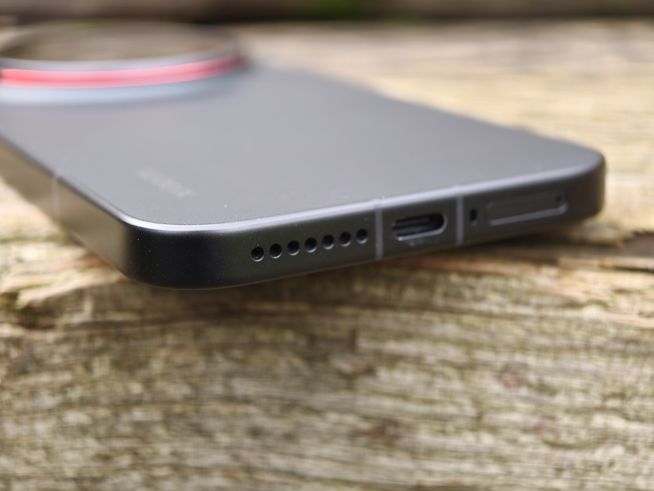 Xiaomi 17 Ultra review speaker