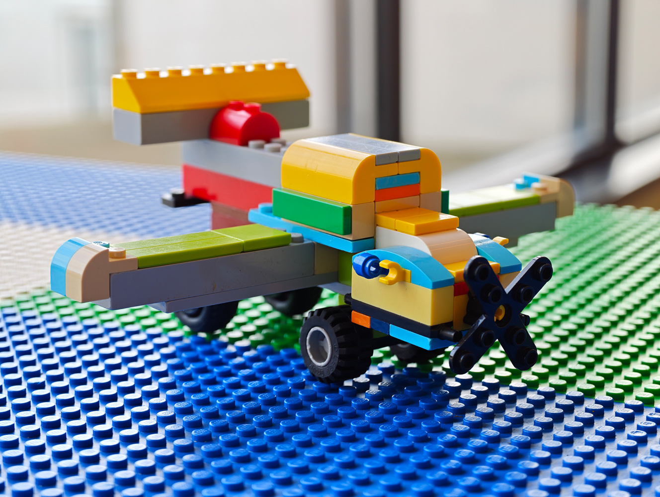 Xiaomi 17 Ultra camera samples close up lego