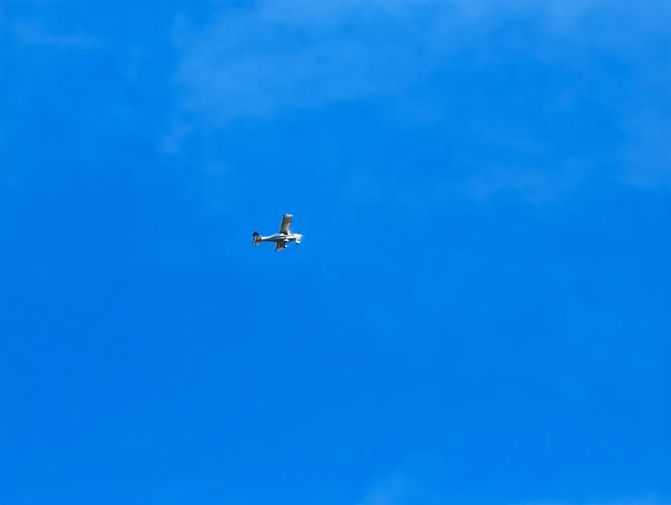 Xiaomi 17 Ultra camera samples park plane AI