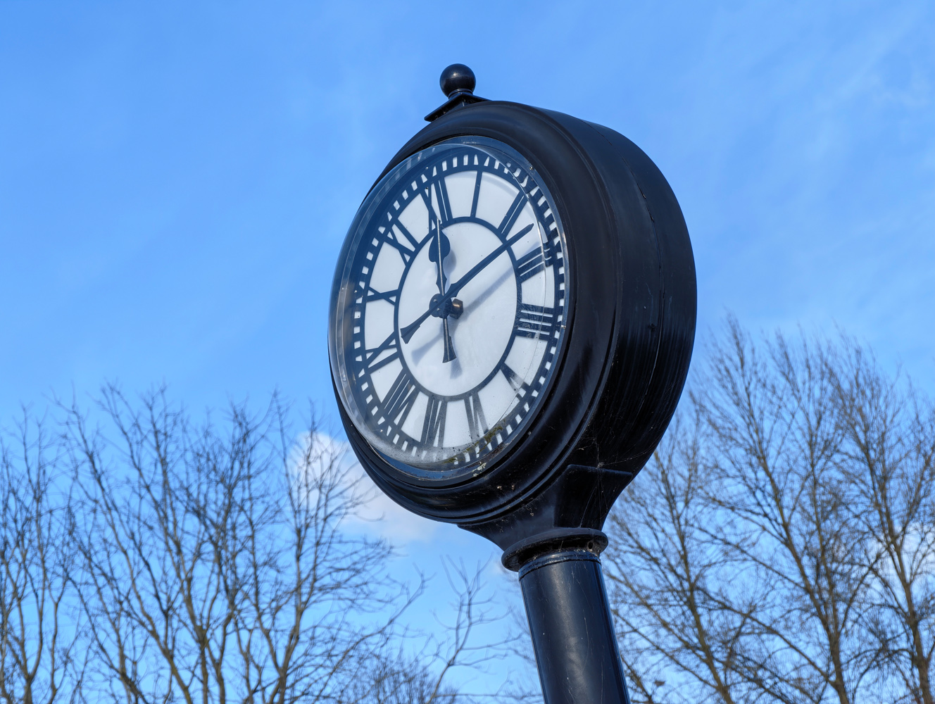 Xiaomi 17 Ultra camera samples telephoto clock