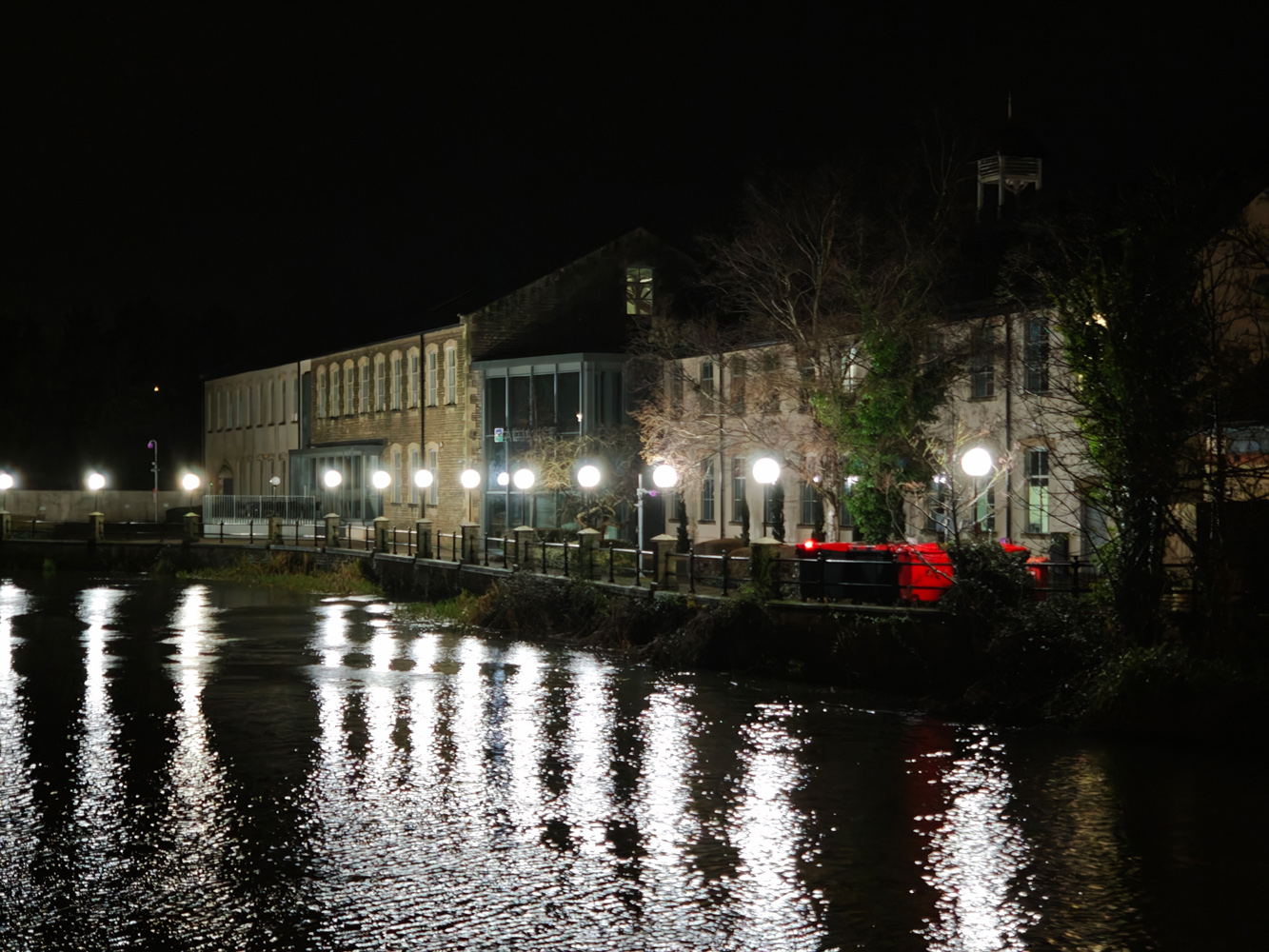 Xiaomi 17 camera samples low light river 3x