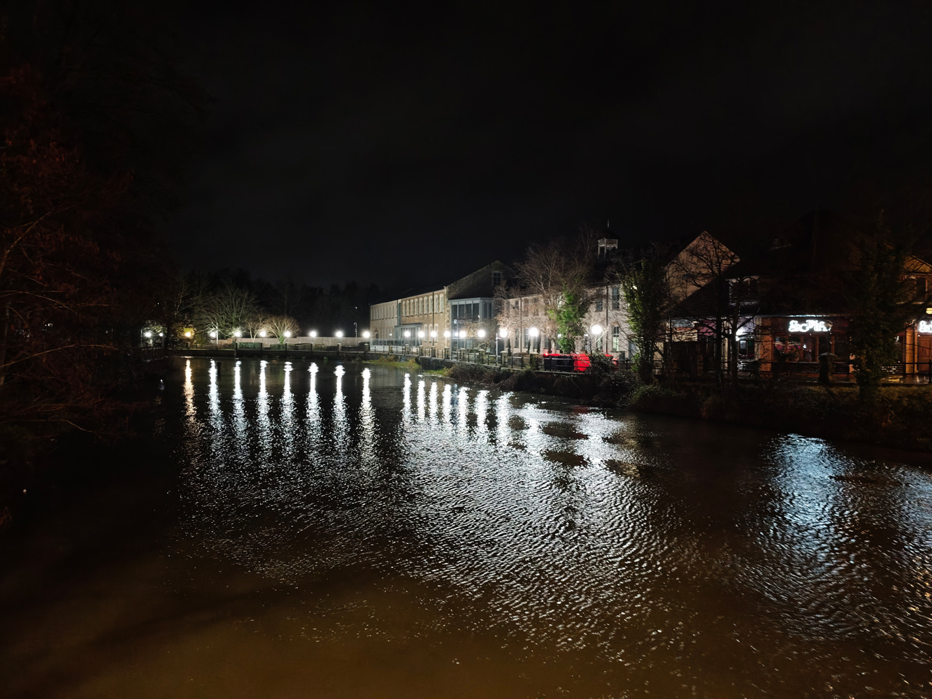 Xiaomi 17 camera samples low light river