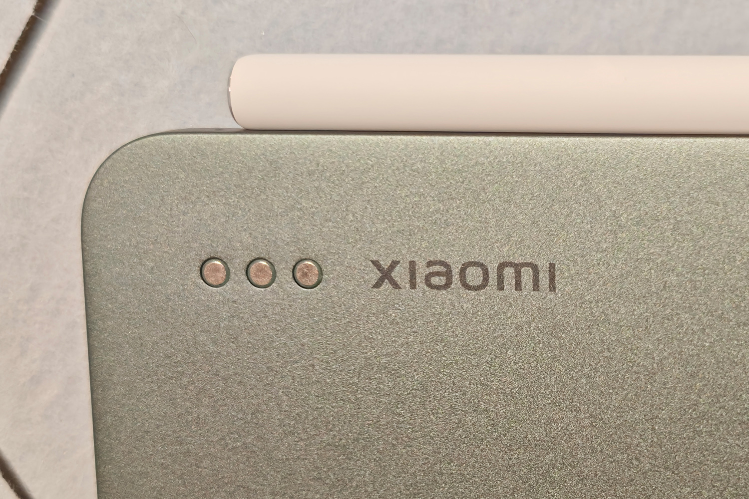 Xiaomi Pad 8 review pogo pins