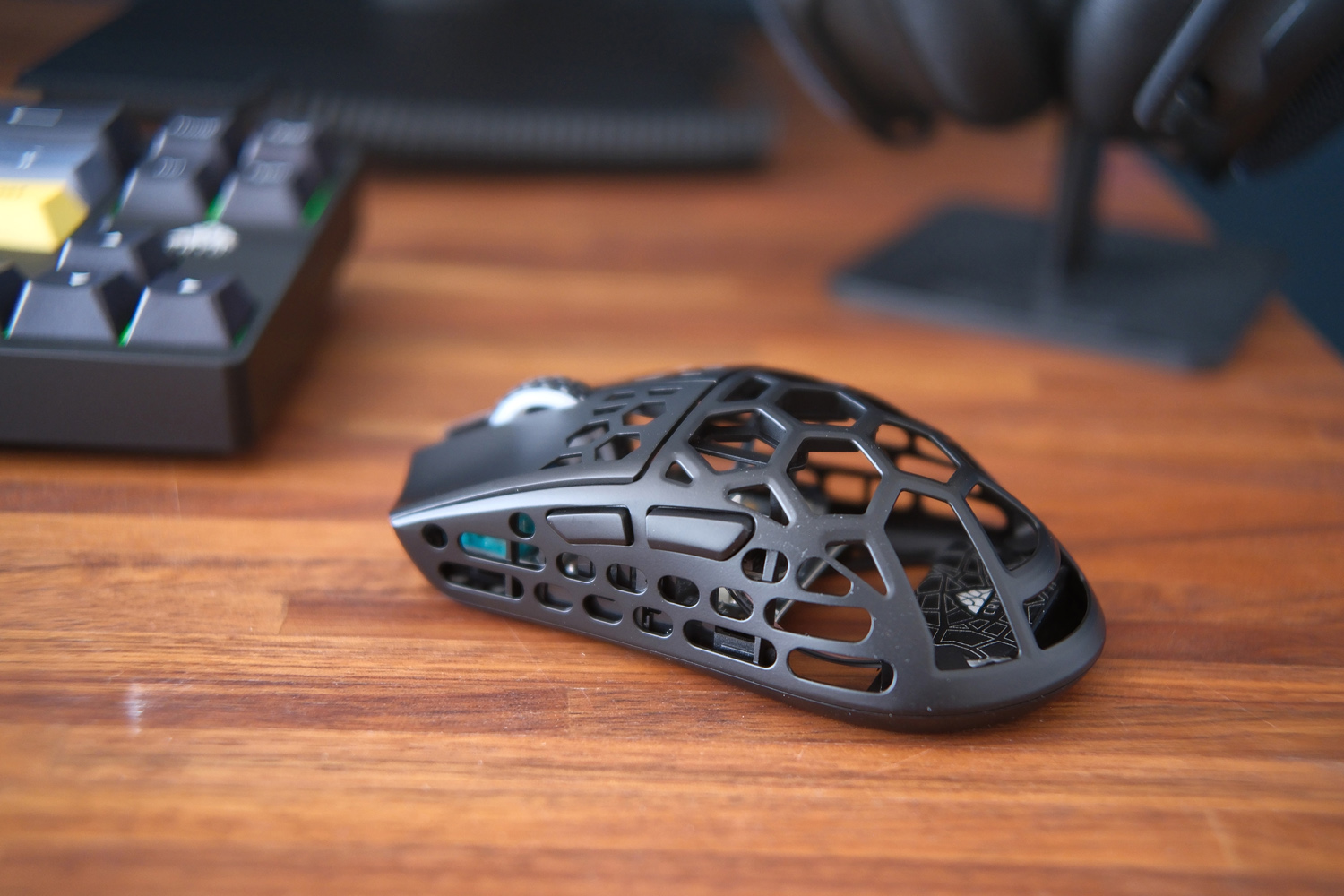 Chillblast Cryo Core SFF gaming PC review Click mouse side