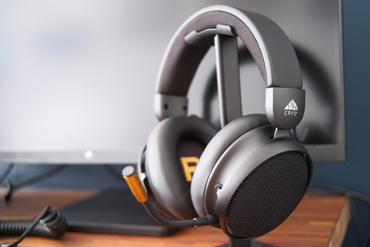 Chillblast Cryo Core SFF gaming PC review sync headset