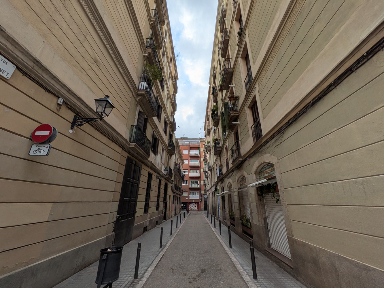 Google Pixel 10a camera samples alley ultrawide