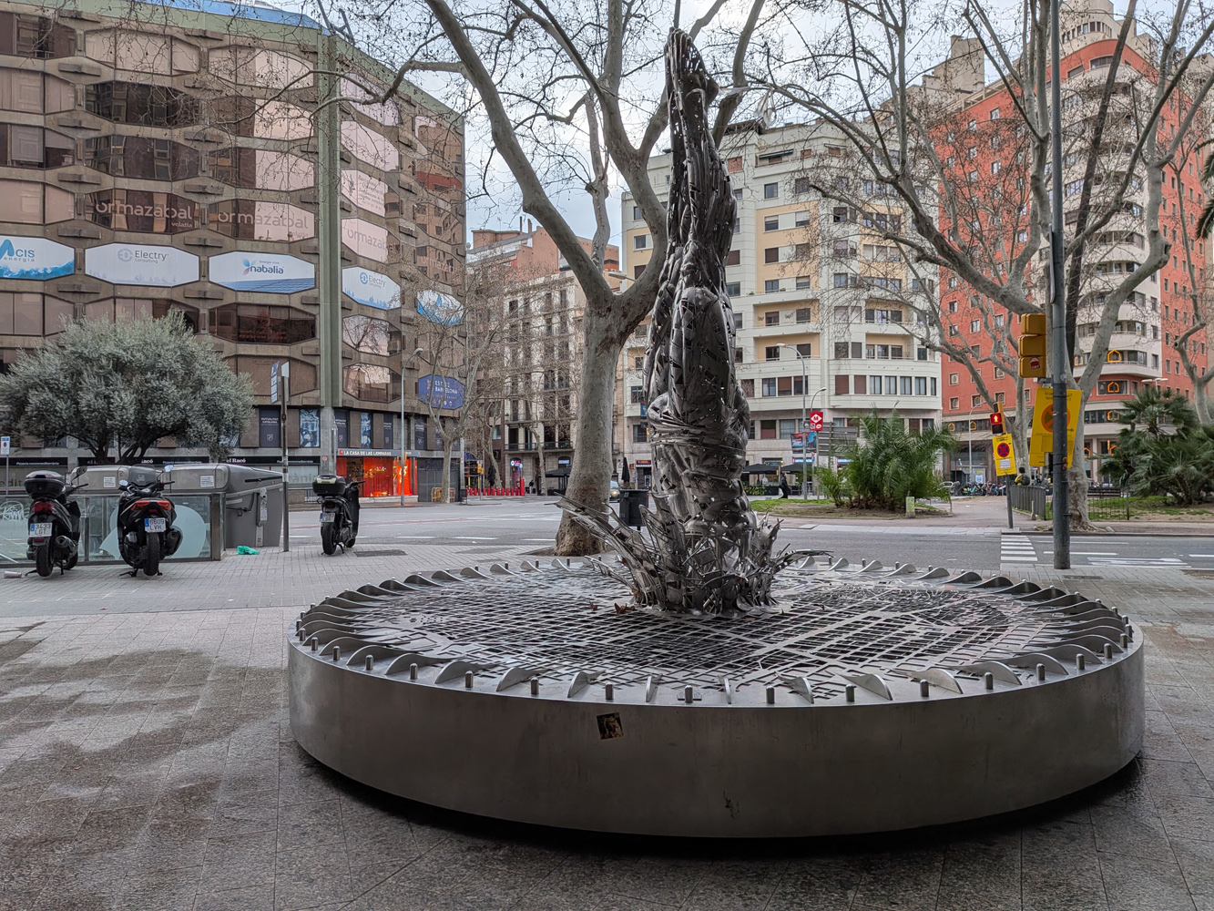 Google Pixel 10a camera samples sculpture