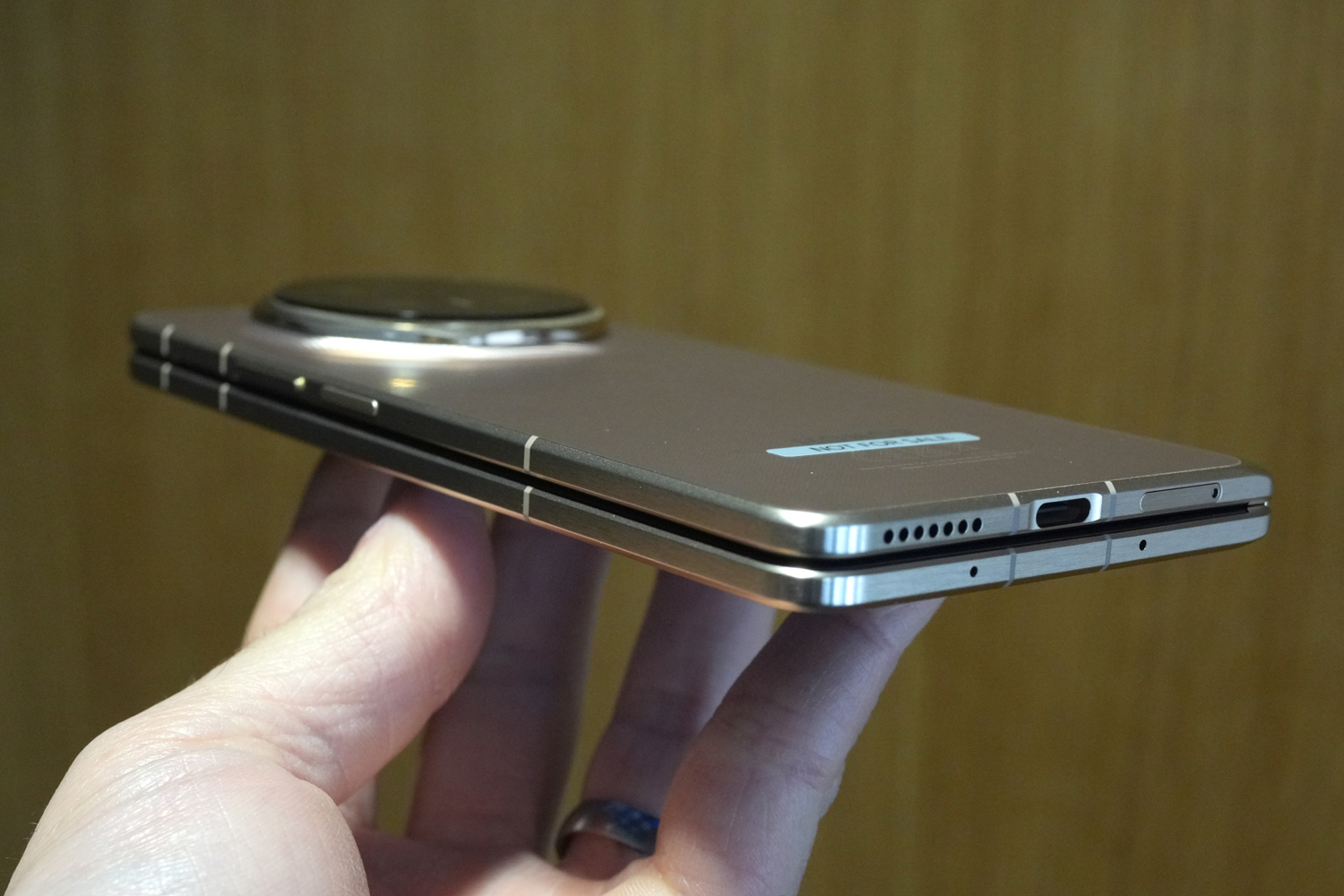 Honor Magic V6 hands on USB