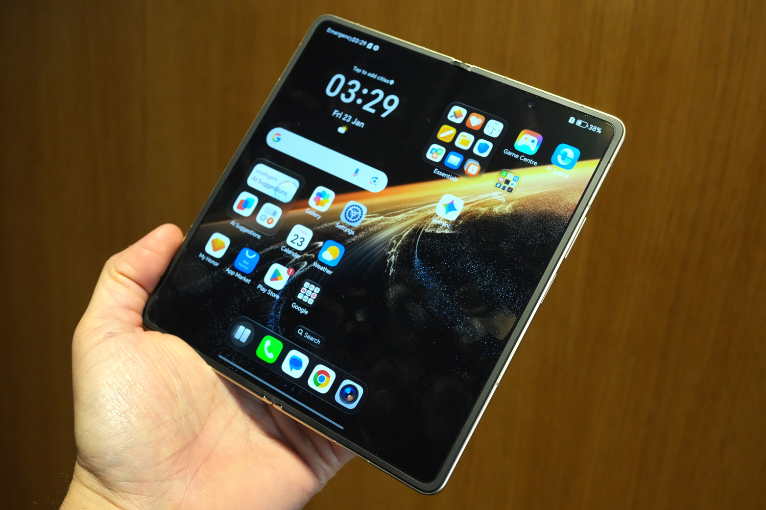 Honor Magic V6 hands on in hand angle